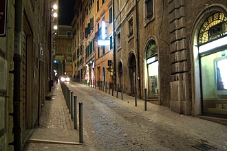 100_2106 small ancona alley.jpg - 75969 Bytes